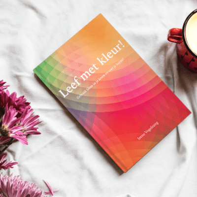 Boek: Ontdek de kracht van kleuren voor een gelukkiger leven met "Leef met Kleur! Gebruik kleur in je leven en voel je Happy!