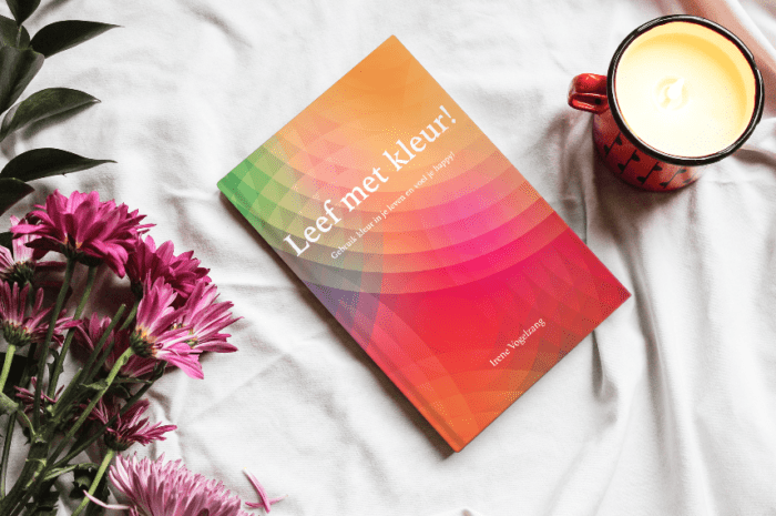 Boek: Ontdek de kracht van kleuren voor een gelukkiger leven met "Leef met Kleur! Gebruik kleur in je leven en voel je Happy!
