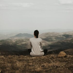 De Kunst en de kracht van alleen zijn - Ontdek de kracht van alleen zijn en hoe het innerlijke groei en vrede kan bevorderen. Leer de kunst van solitariteit.