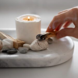 5 signalen dat je energetisch huis ‘vol’ zit – en hoe je weer rust creëert