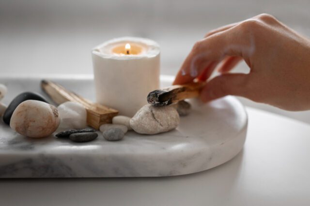 5 signalen dat je energetisch huis ‘vol’ zit – en hoe je weer rust creëert