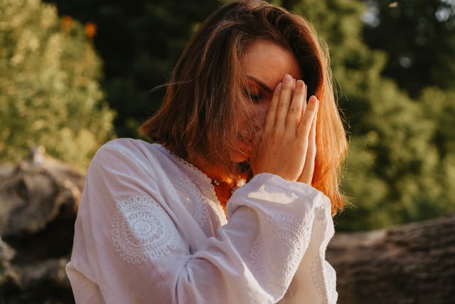 Dit is waarom je chakra’s uit balans raken tijdens drukte - Foto door olia danilevich Dit is waarom je chakra’s uit balans raken tijdens drukte